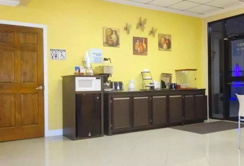 Hotelli Winnie Inn & Suites