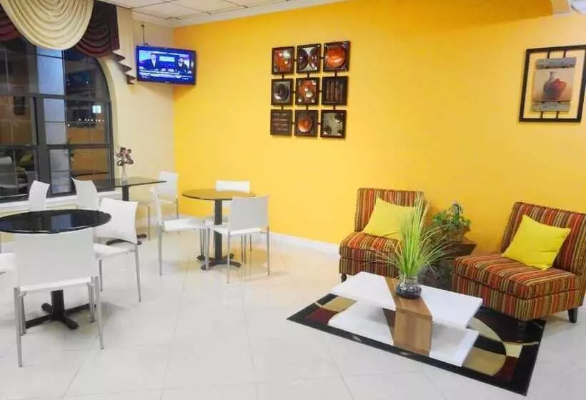 Hotelli Winnie Inn & Suites