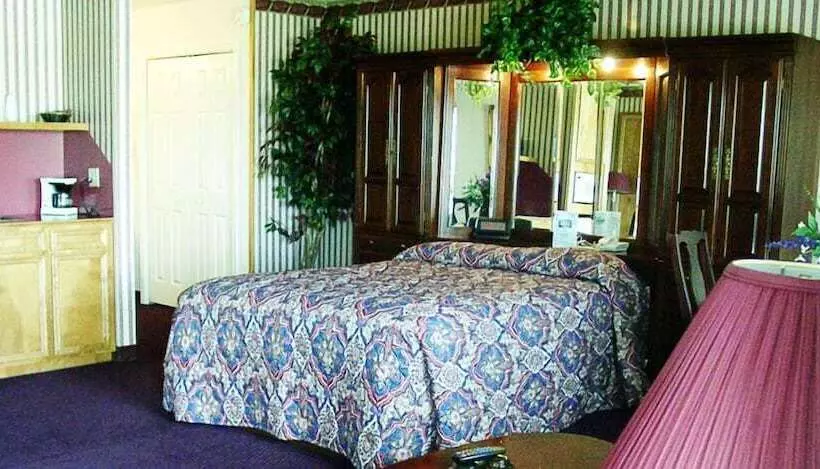 Hotelli Winnie Inn & Suites