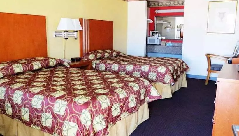 Hotelli Winnie Inn & Suites