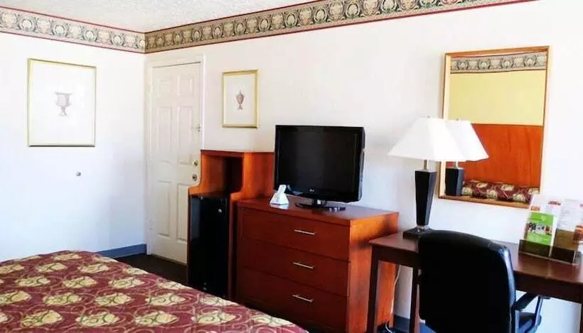 Hotelli Winnie Inn & Suites