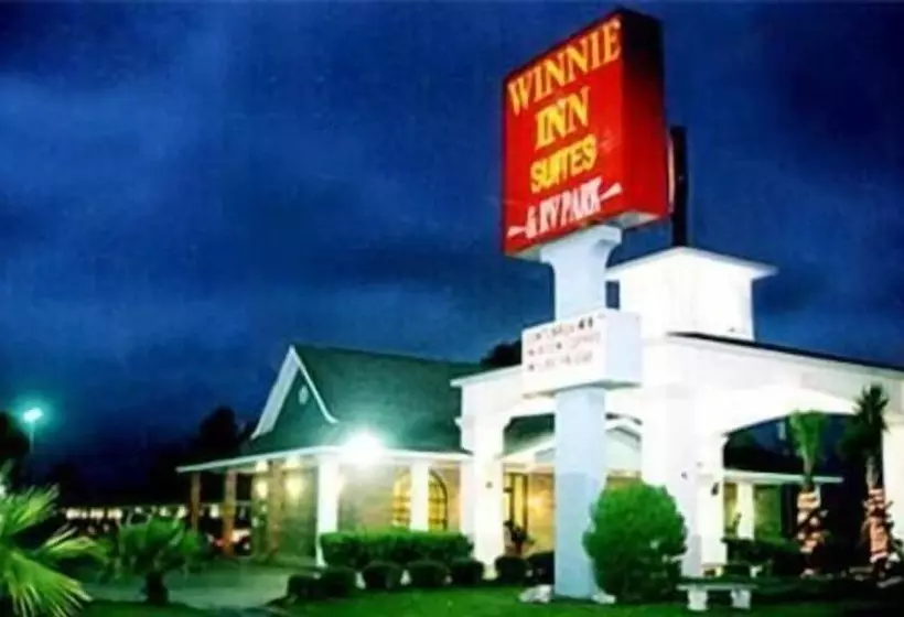 Hotelli Winnie Inn & Suites