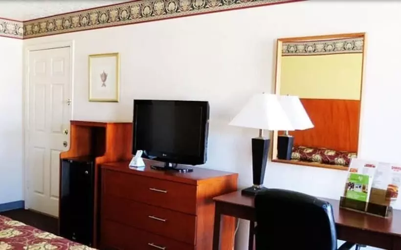 Hotelli Winnie Inn & Suites