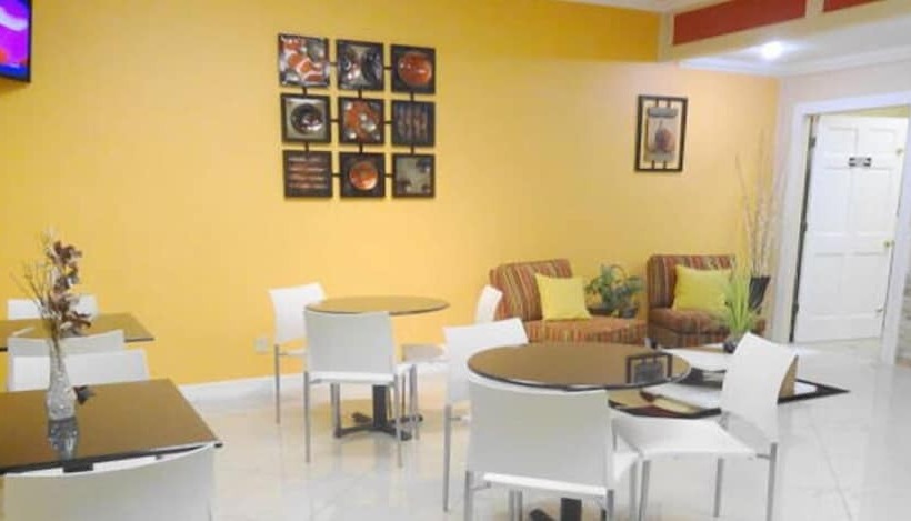 בית מלון כפרי Winnie Inn & Suites