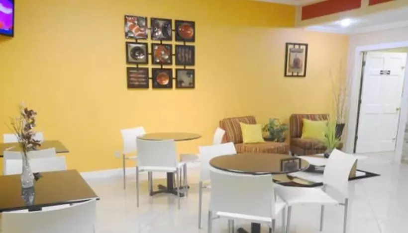 Hotelli Winnie Inn & Suites