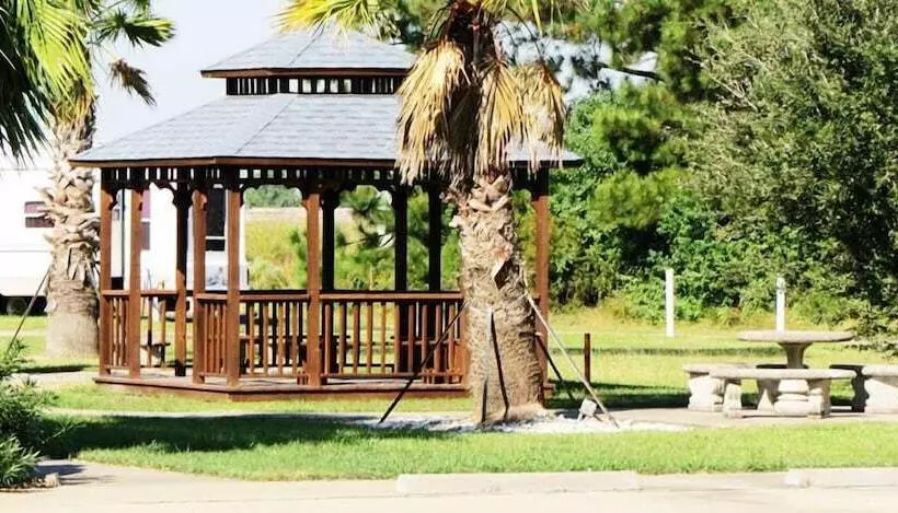 Hotelli Winnie Inn & Suites