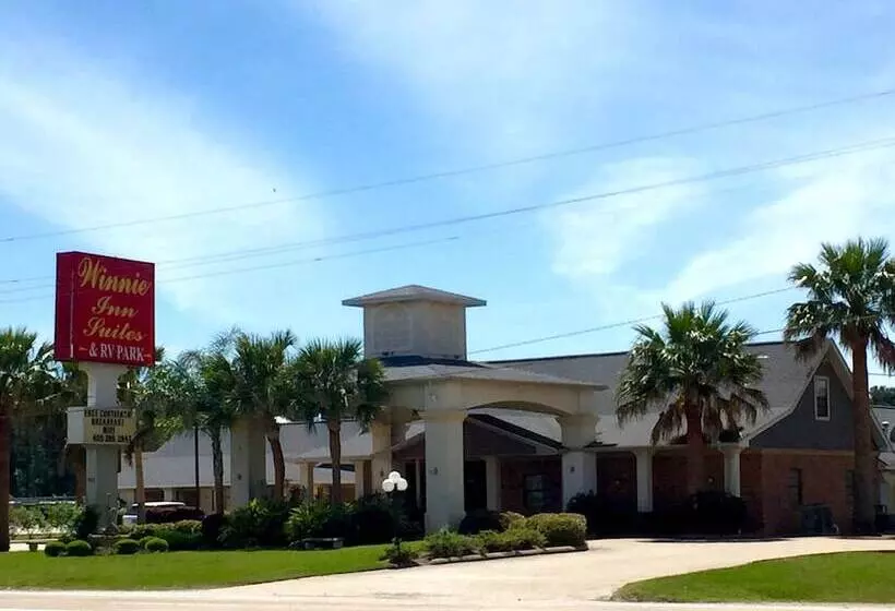 Hotelli Winnie Inn & Suites