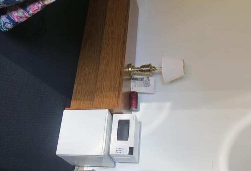 מוטל Adair Budget Inn