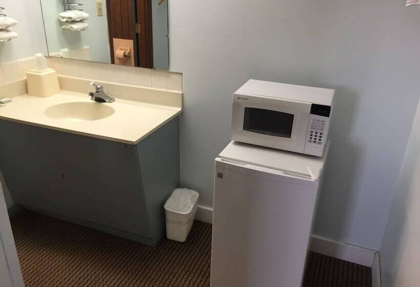 מוטל Adair Budget Inn