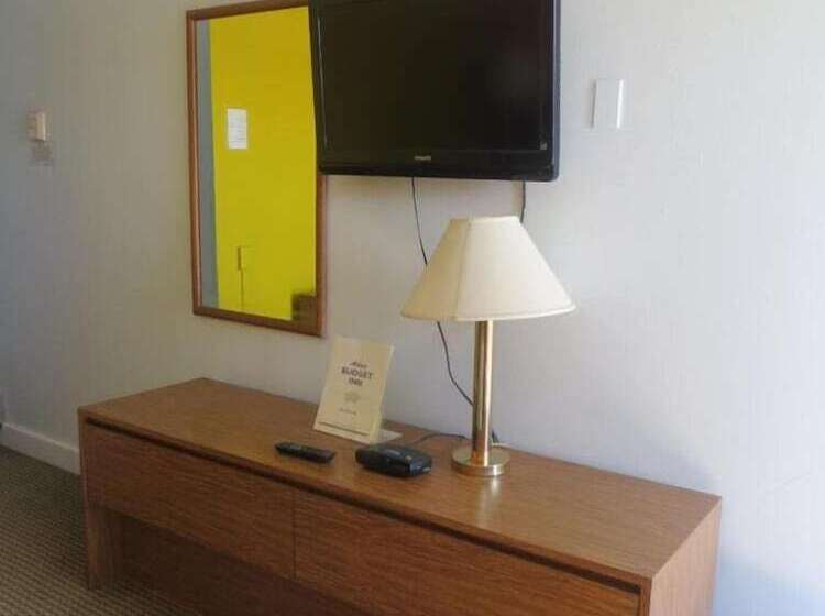 מוטל Adair Budget Inn