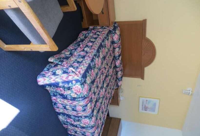 מוטל Adair Budget Inn