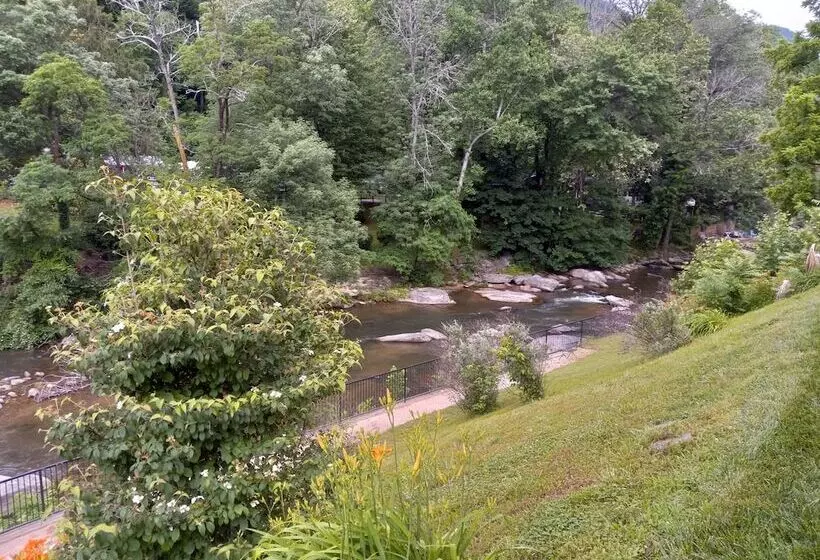 Motelli The Carter Lodge On The River