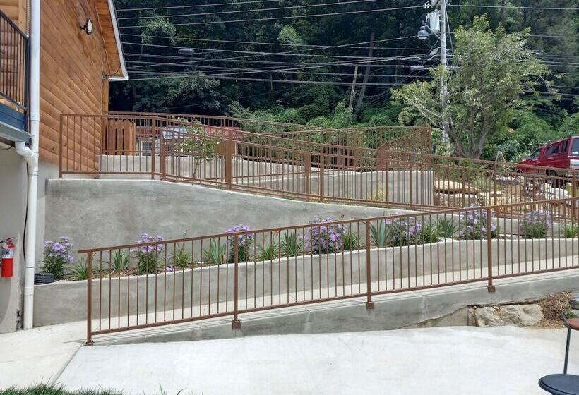 فندق على الطريق The Carter Lodge On The River