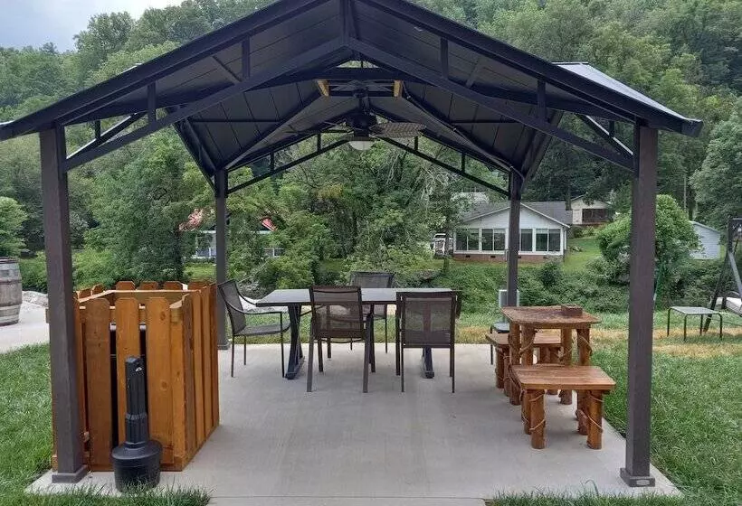 Motelli The Carter Lodge On The River