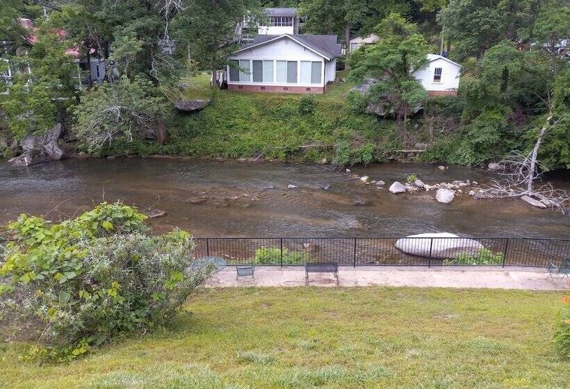 فندق على الطريق The Carter Lodge On The River