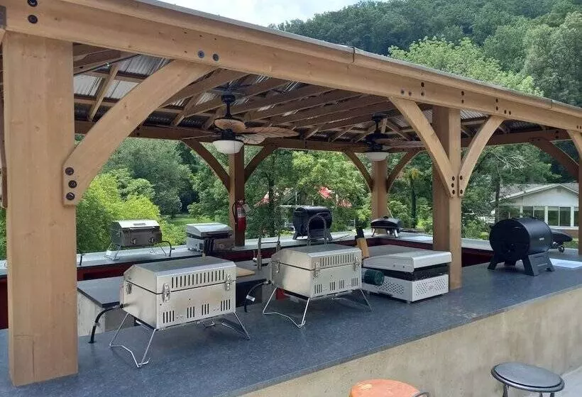 Motelli The Carter Lodge On The River