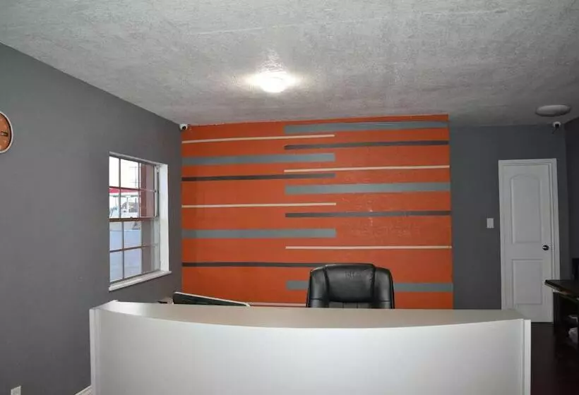 モーテル Woodfield Inn & Suites