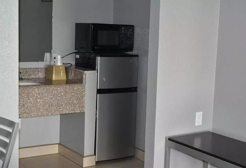 モーテル Woodfield Inn & Suites