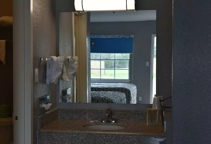 モーテル Woodfield Inn & Suites