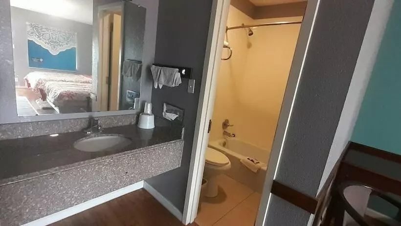 モーテル Woodfield Inn & Suites