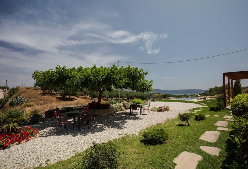 膳宿费 Agarathos Traditional Rooms