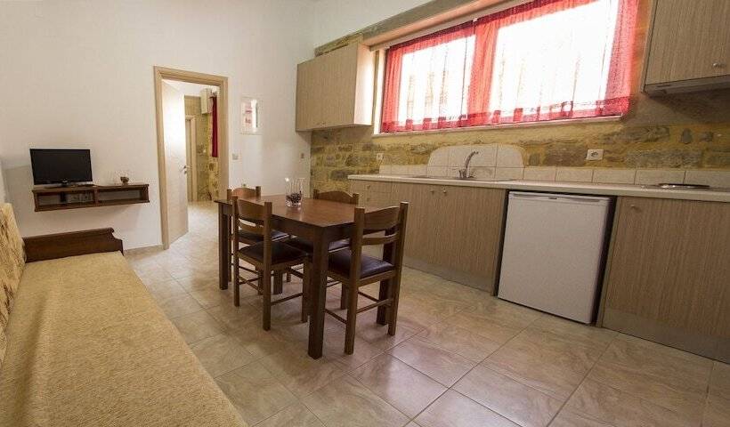 膳宿费 Agarathos Traditional Rooms