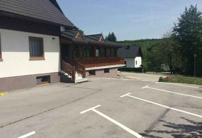 بنسيون Guesthouse Villa Plitvička