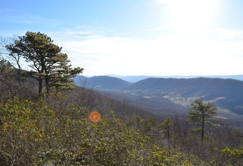 The Inn At Gristmill Square