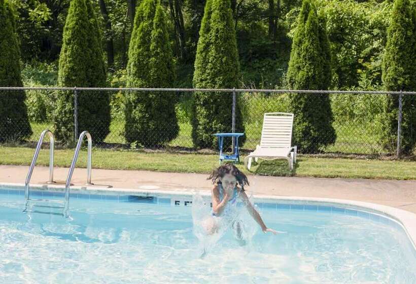 The Inn At Gristmill Square