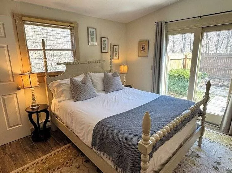 The Inn At Gristmill Square