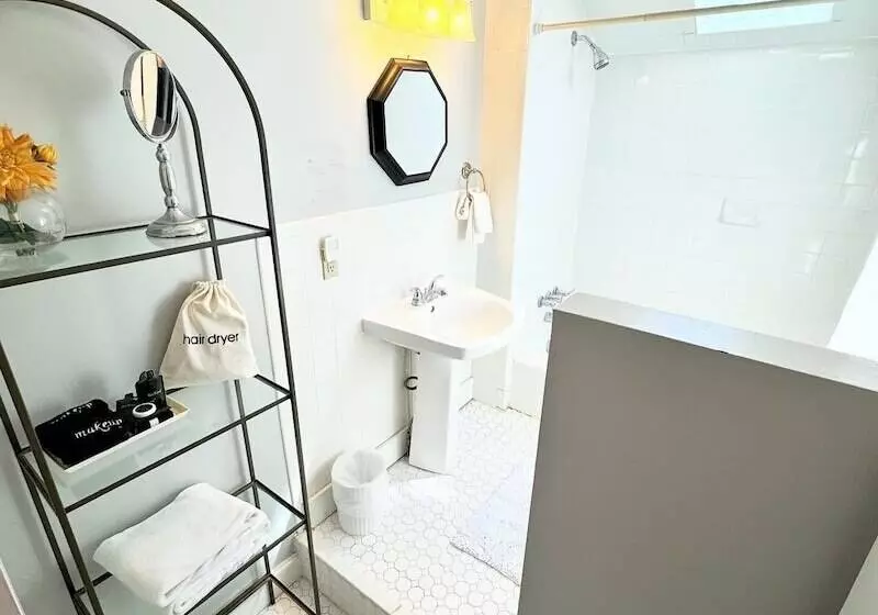 The Inn At Gristmill Square