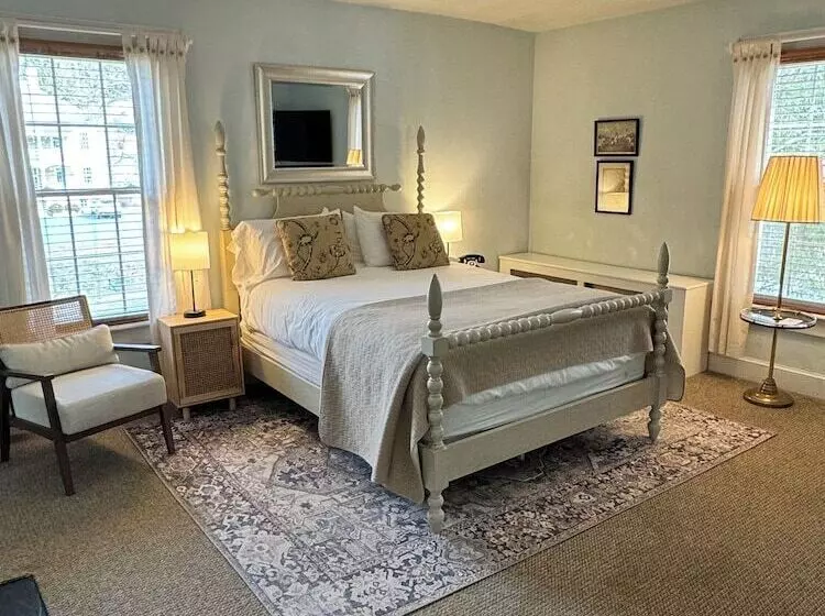 The Inn At Gristmill Square