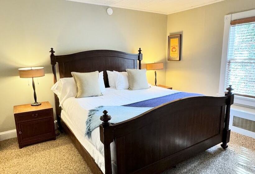 The Inn At Gristmill Square