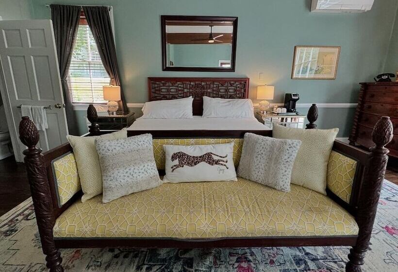 The Inn At Gristmill Square