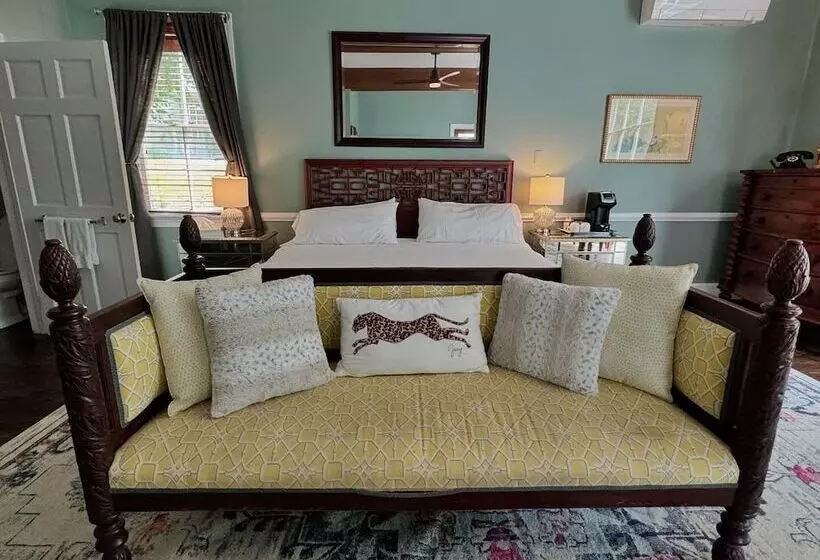 The Inn At Gristmill Square