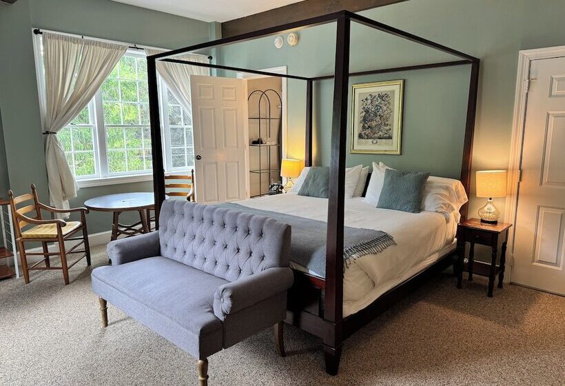 The Inn At Gristmill Square