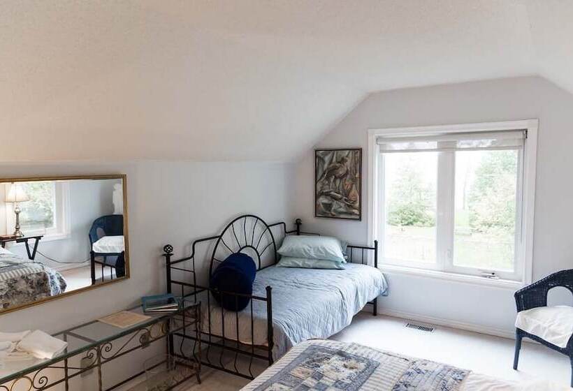 Gypsy By The Lake B & B