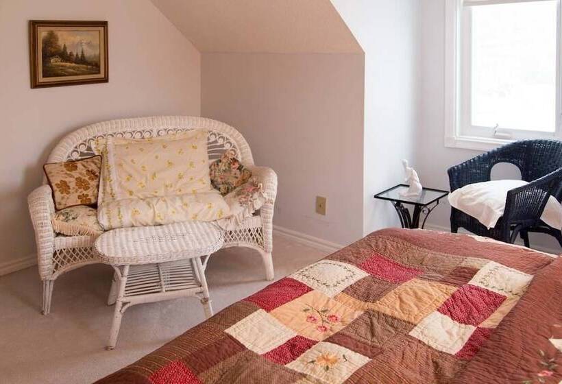 Gypsy By The Lake B & B