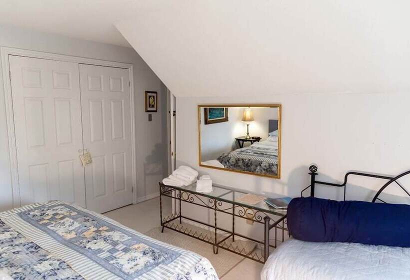 Gypsy By The Lake B & B