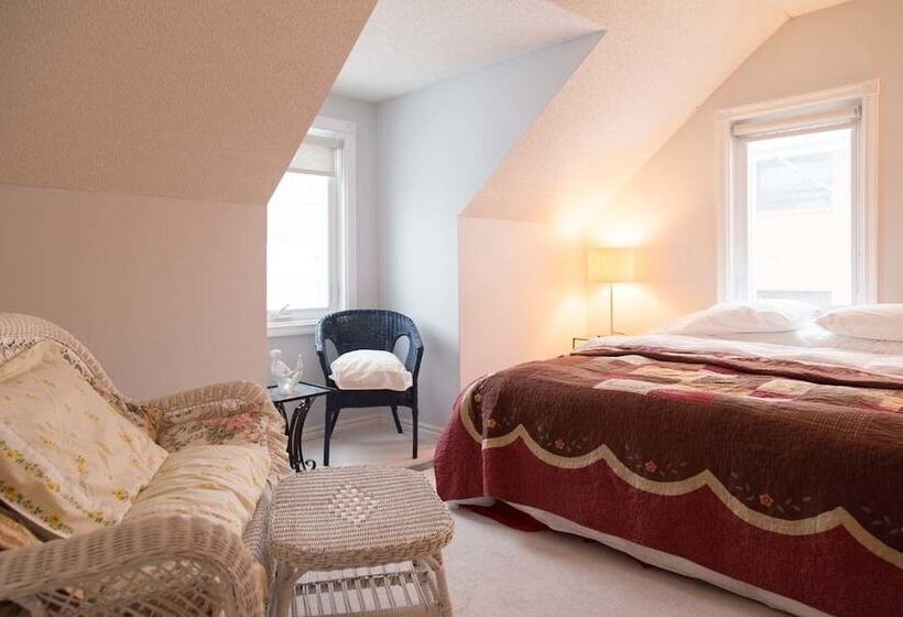 Gypsy By The Lake B & B