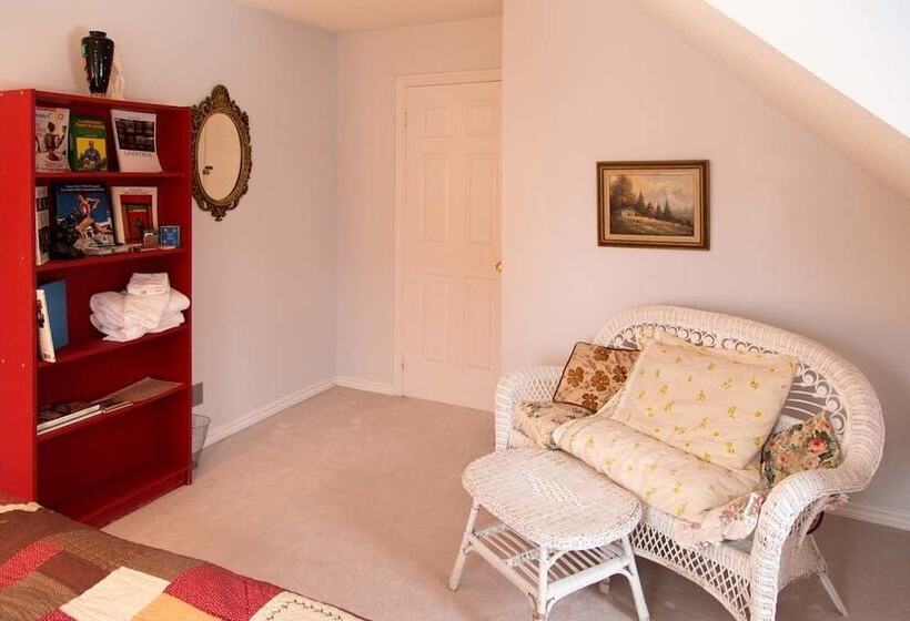 Gypsy By The Lake B & B