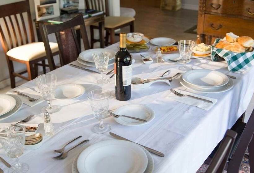 Gypsy By The Lake B & B