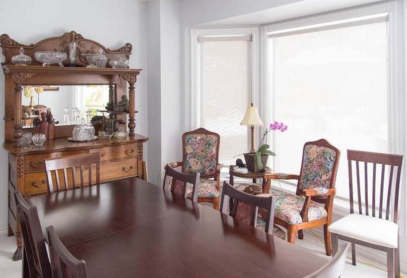 Gypsy By The Lake B & B