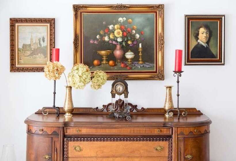 Gypsy By The Lake B & B