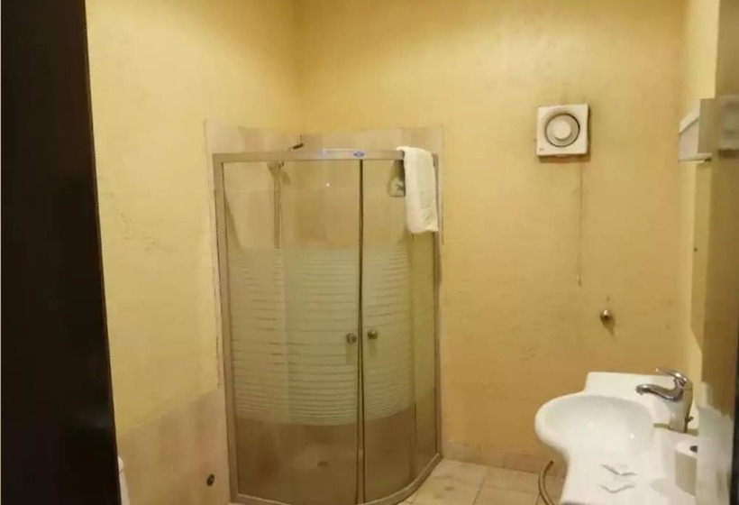 בית מלון כפרי Al Oroba