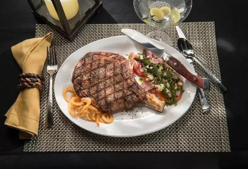 Hotelli Harris Ranch Resort