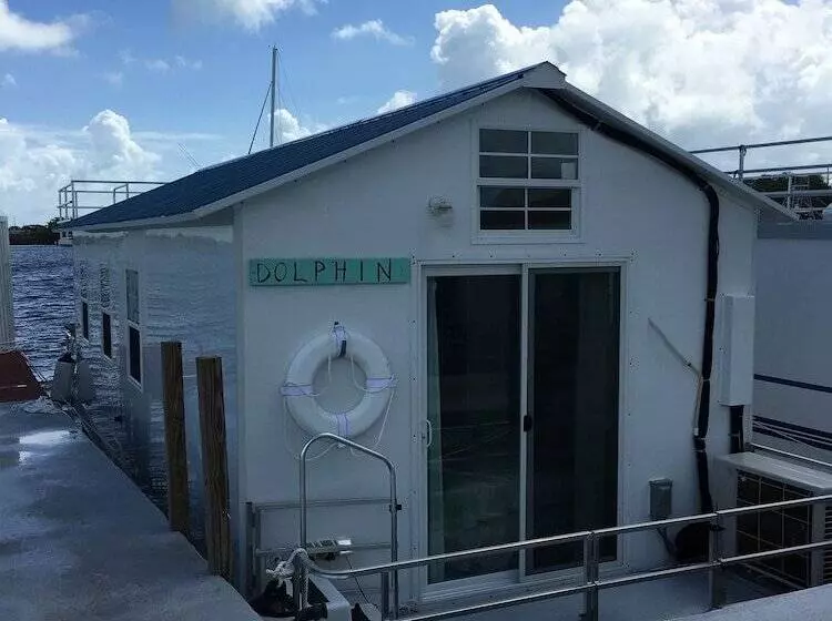 Hotelli Mangrove Marina And Resort Aqualodge Houseboats