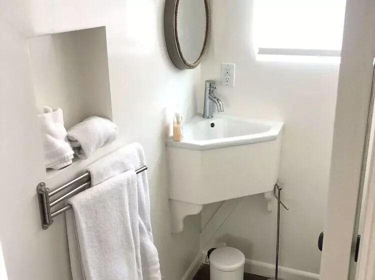 Hotelli Mangrove Marina And Resort Aqualodge Houseboats