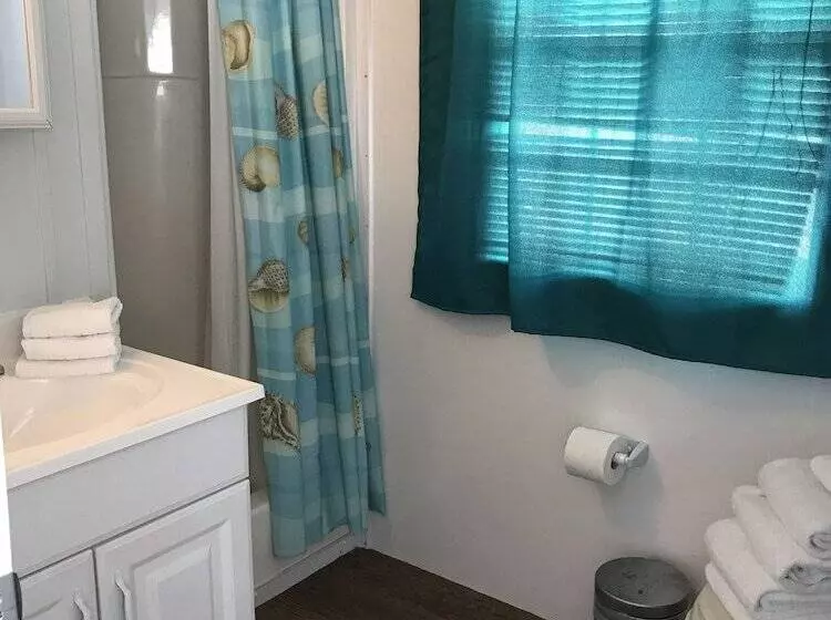 Hotelli Mangrove Marina And Resort Aqualodge Houseboats