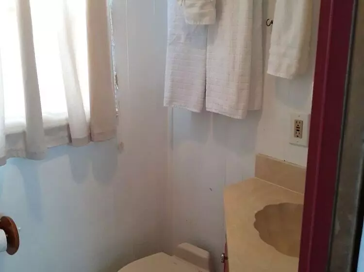 Hotelli Mangrove Marina And Resort Aqualodge Houseboats